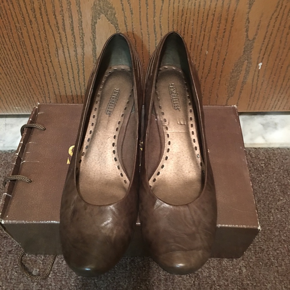 Low wedge heel shoe worn once .